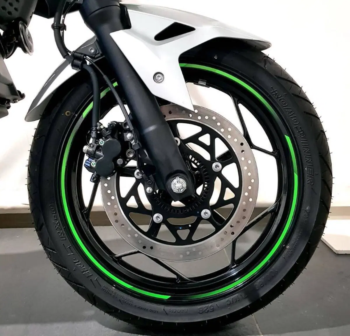 Kawasaki Z e-1 (2024 - 26) (15)