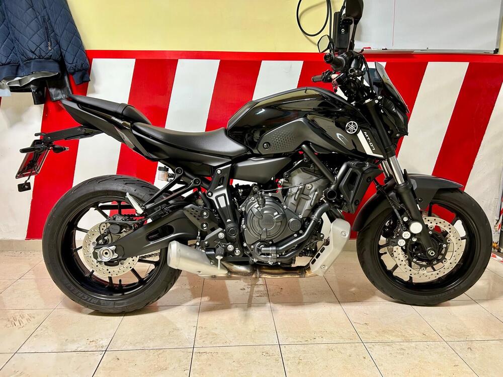 Yamaha MT-07 Pure (2023 - 25)