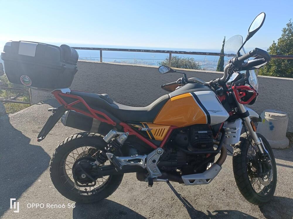 Moto Guzzi V85 TT Evocative Graphics (2021 - 23)