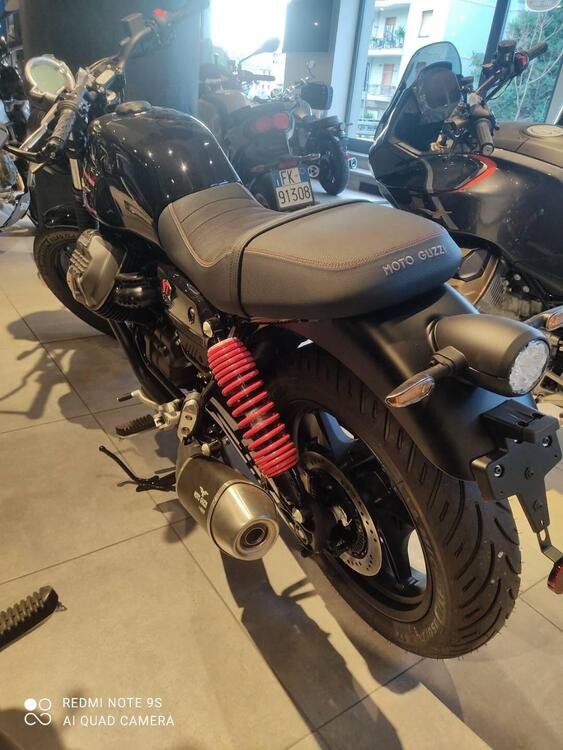 Moto Guzzi V7 Special Edition (2022 - 25) (2)