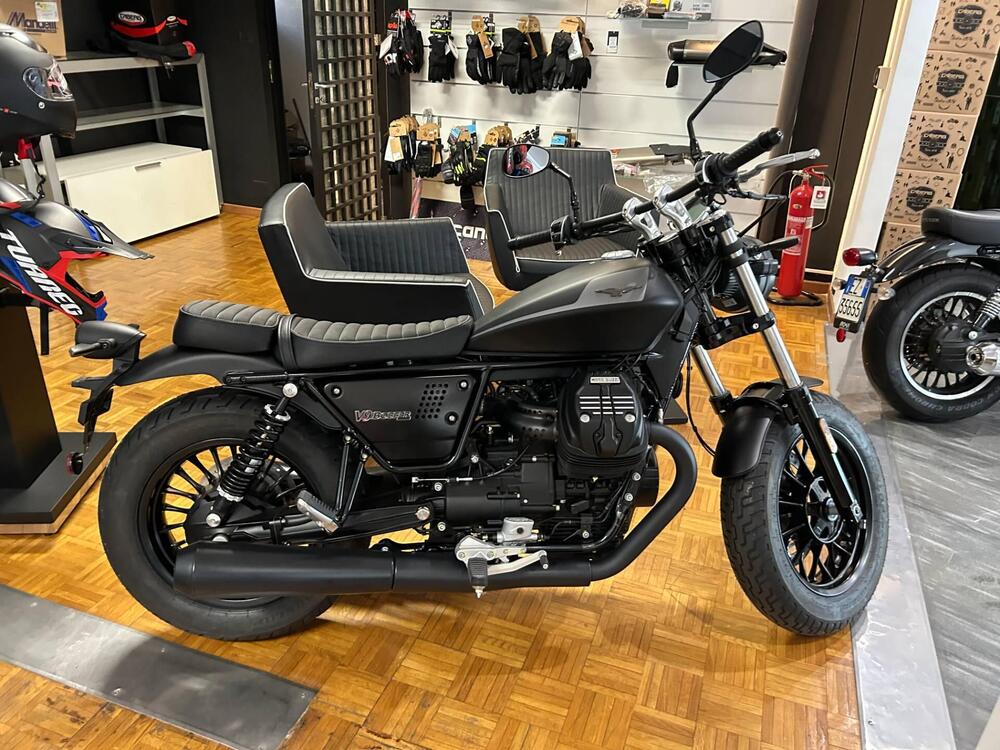 Moto Guzzi V9 Bobber (2021 - 25)