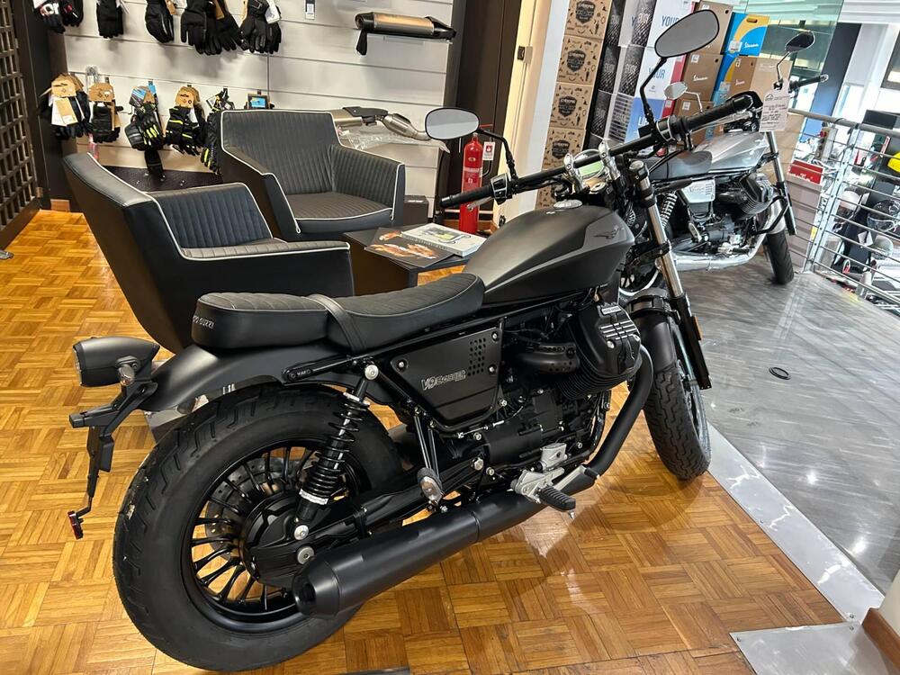 Moto Guzzi V9 Bobber (2021 - 25) (2)