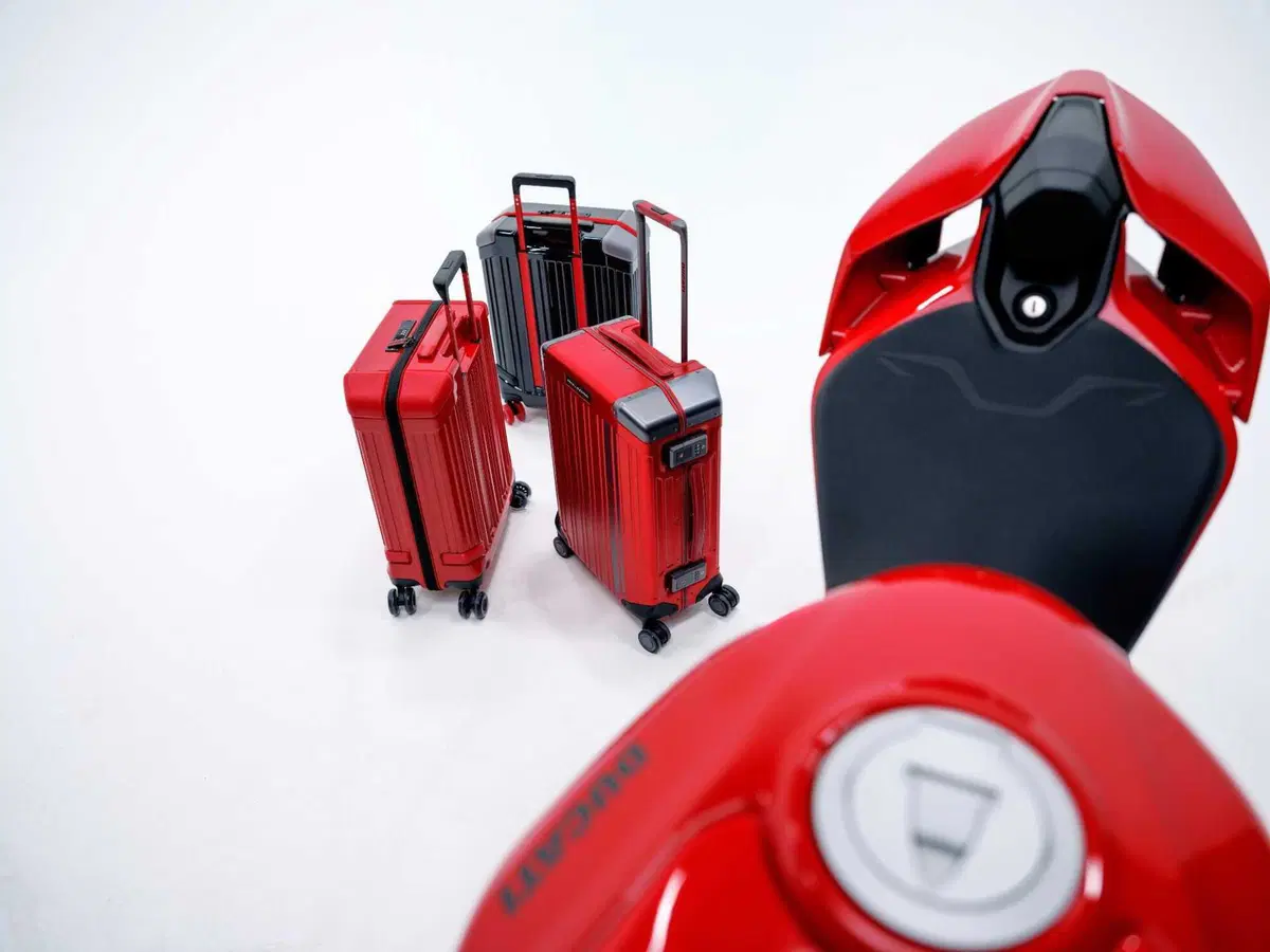  Ducati e Piquadro lanciano una capsule collection esclusiva (3)