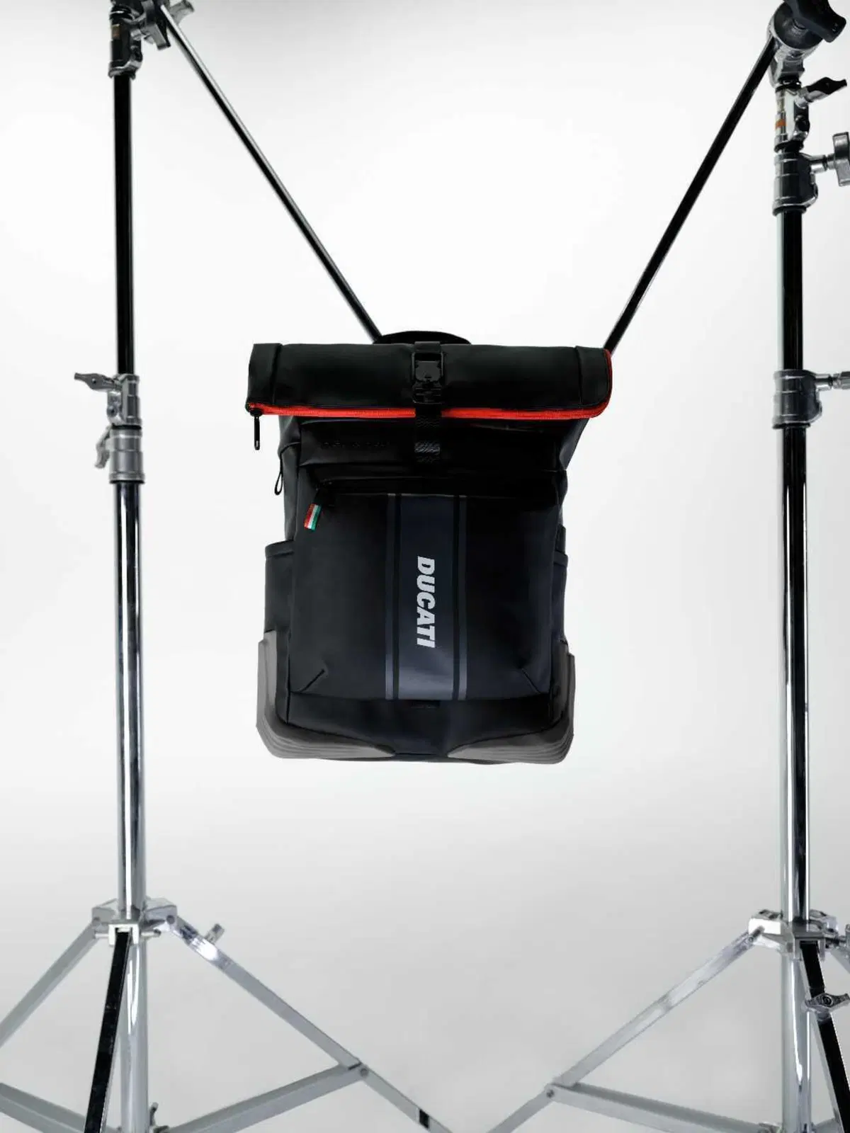  Ducati e Piquadro lanciano una capsule collection esclusiva (4)