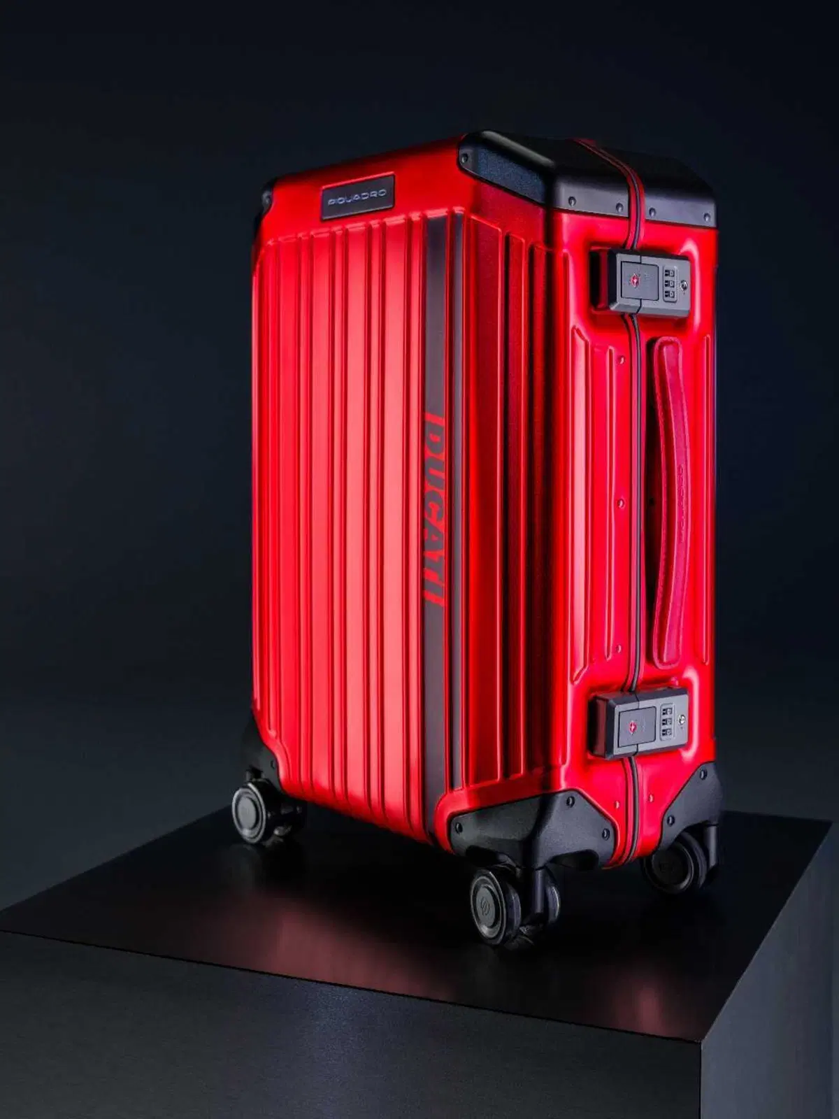  Ducati e Piquadro lanciano una capsule collection esclusiva (6)