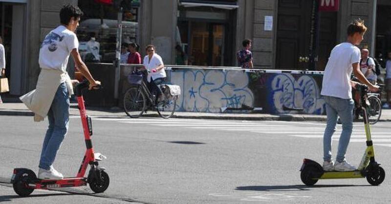 Nuovo Codice della Strada. Senza casco sul monopattino elettrico: sei studenti multati dalla Polizia Municipale