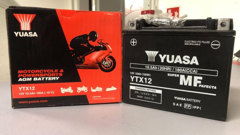 BATTERIA YUASA YTX12-BS