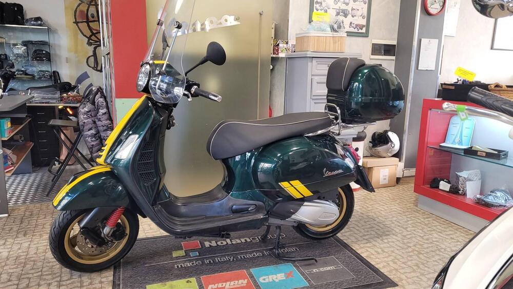 Vespa GTS 300 Super Racing Sixties Hpe (2021 - 22) (3)