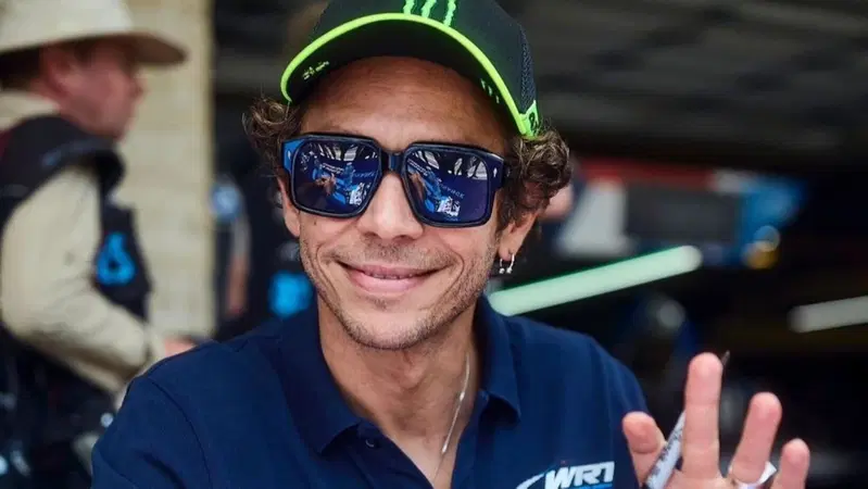 MotoGP 2025. Valentino Rossi: "La mattina mi alzo alle 7,45 e faccio il latte" [VIDEO]