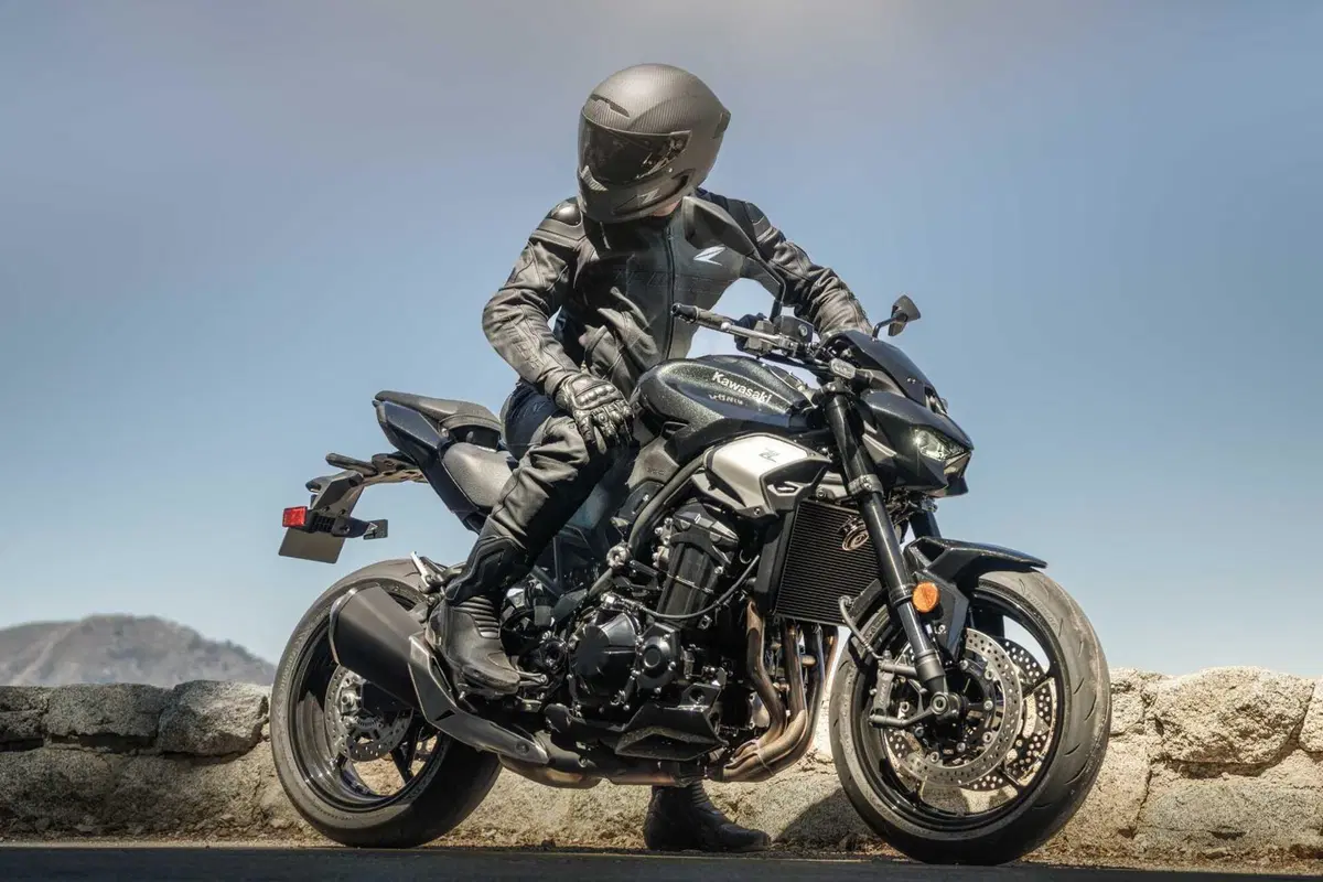 Svelato il prezzo delle Kawasaki Z900 e Z900 SE 2025: tenetevi forte! [VIDEO E GALLERY] (4)