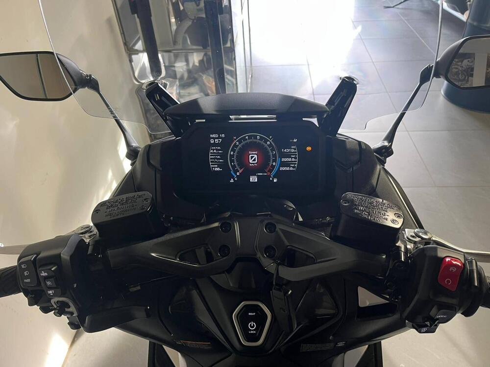 Yamaha T-Max 560 Tech Max (2022 - 24) (3)