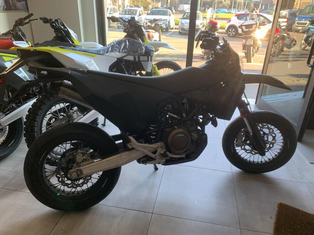 Husqvarna 701 Supermoto (2023 - 25) (2)