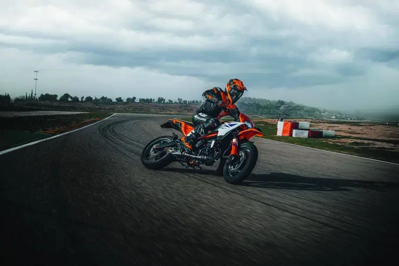 KTM 390 SMC R (2025 - 26) (13)