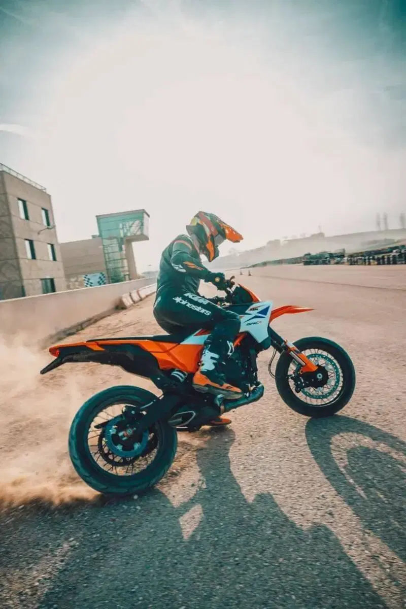 KTM 390 SMC R (2025 - 26) (14)