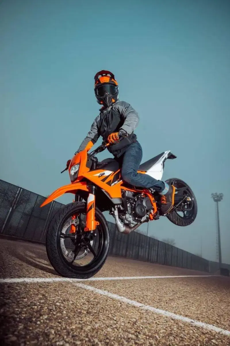KTM 125 SMC R (2025 - 26) (4)