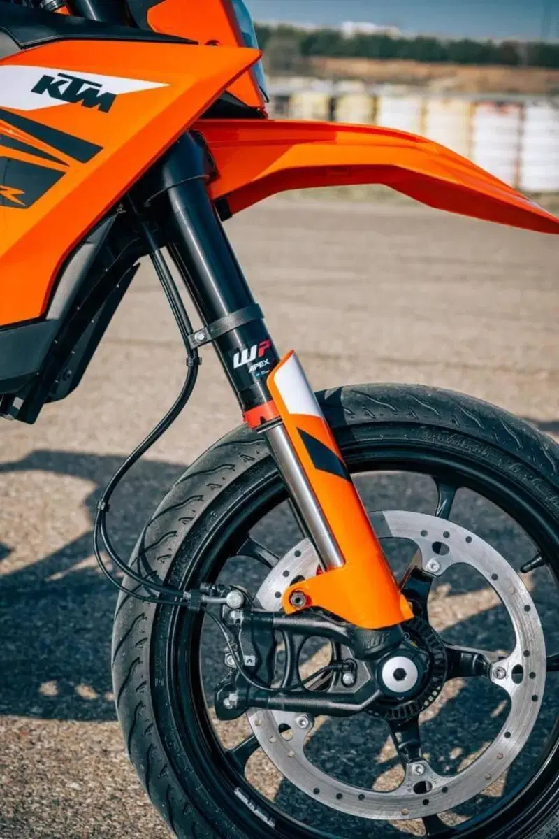 KTM 125 SMC R (2025 - 26) (10)