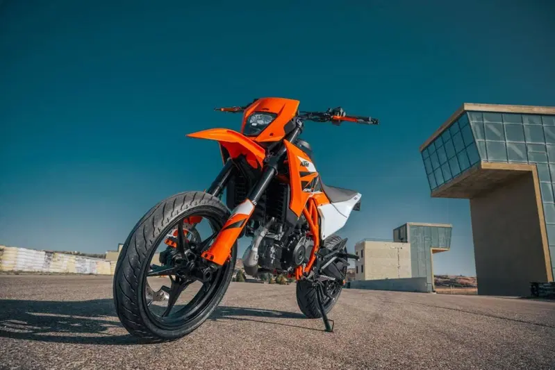 KTM 125 SMC R (2025 - 26) (3)