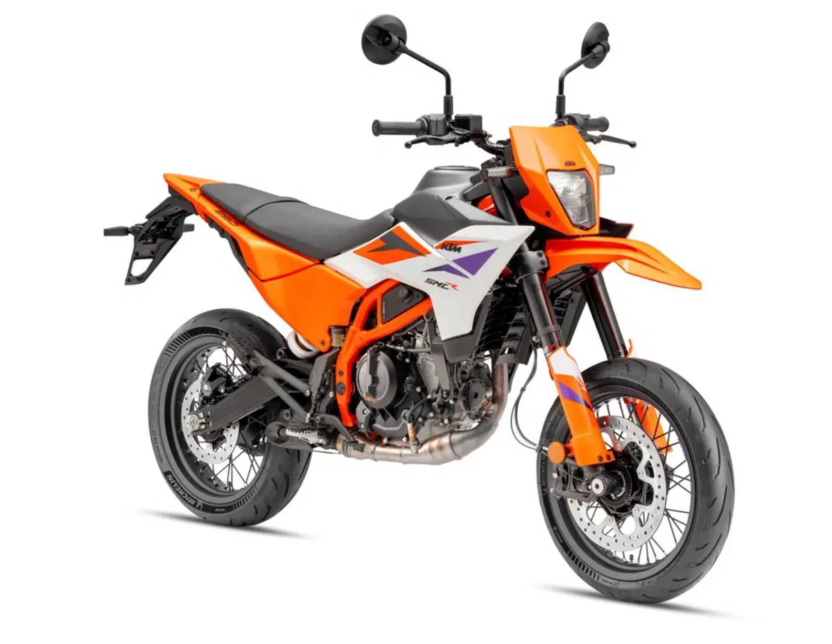 KTM SMC 125 R e 390 SMC R 2025: più READY TO RACE di così!