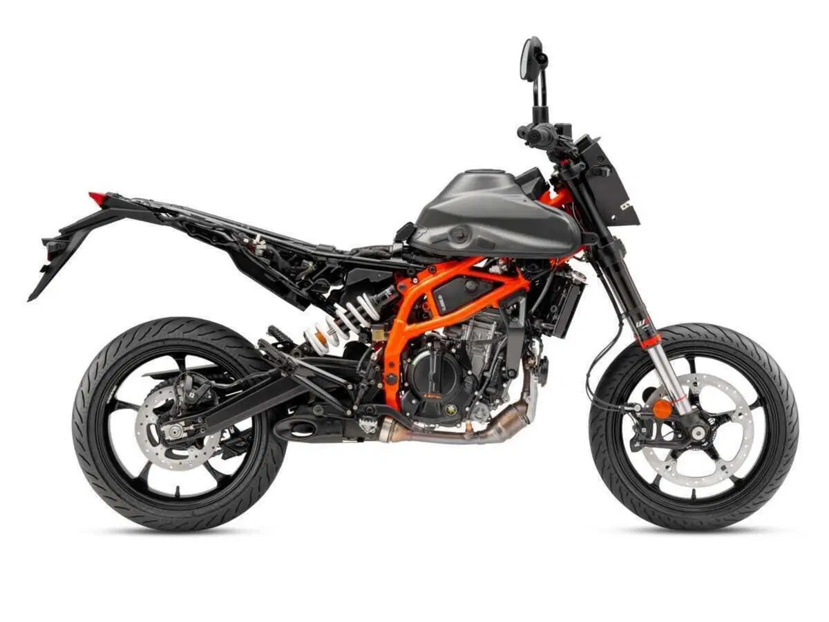 KTM SMC 125 R e 390 SMC R 2025: più READY TO RACE di così! (2)