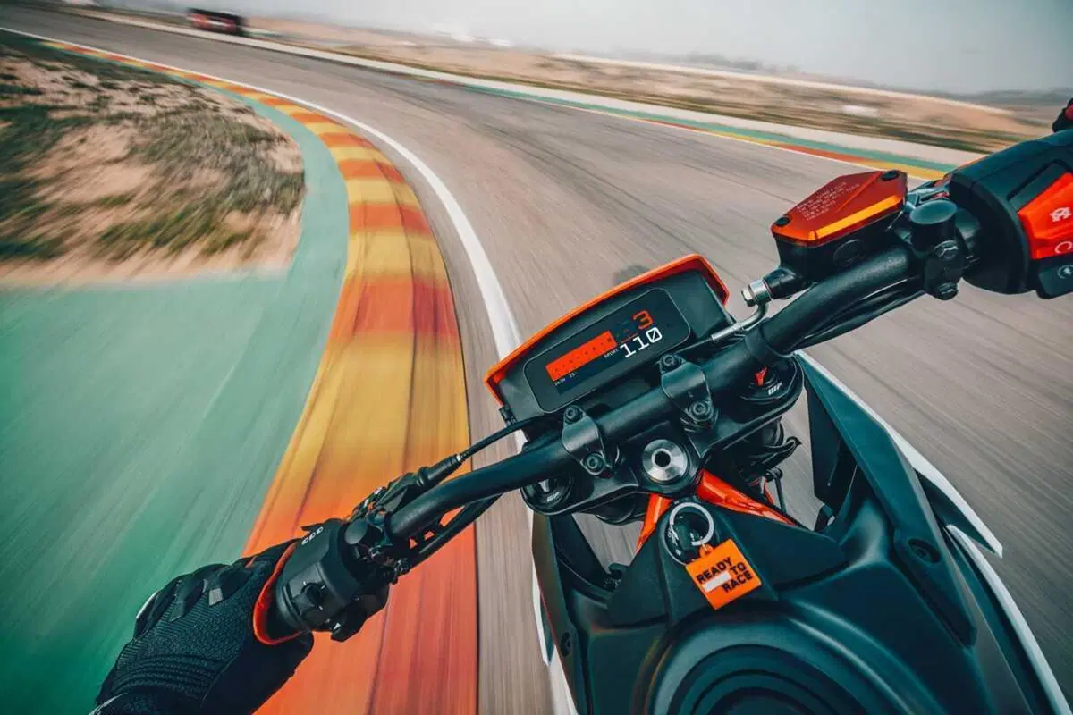 KTM SMC 125 R e 390 SMC R 2025: più READY TO RACE di così! (3)