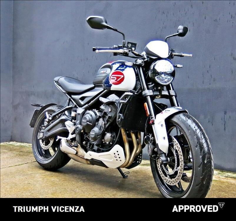 Triumph Trident 660 Triple Tribute Edition (2024 - 25) (4)