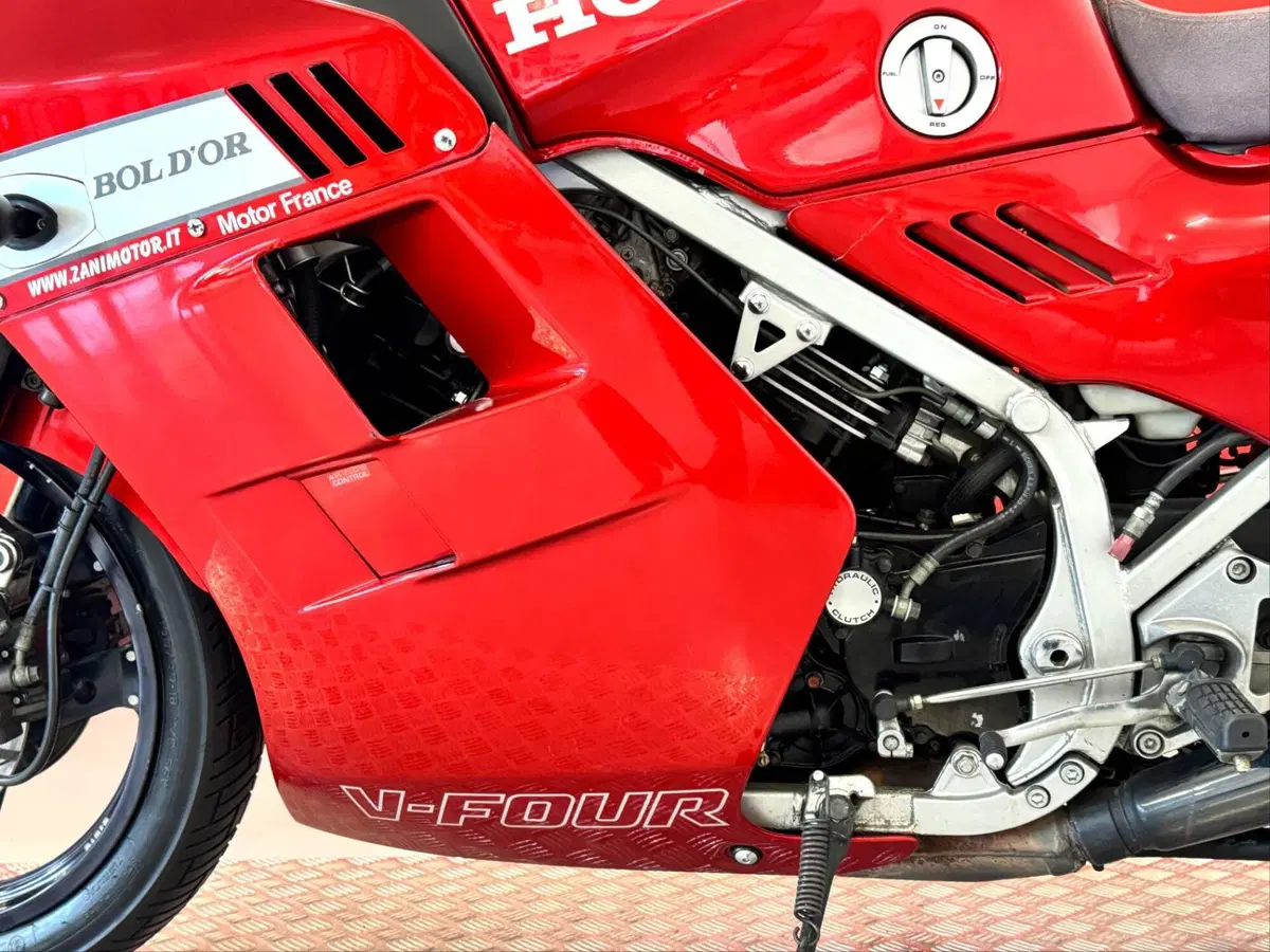 Honda VF 1000 F - II BOL D'OR (17)