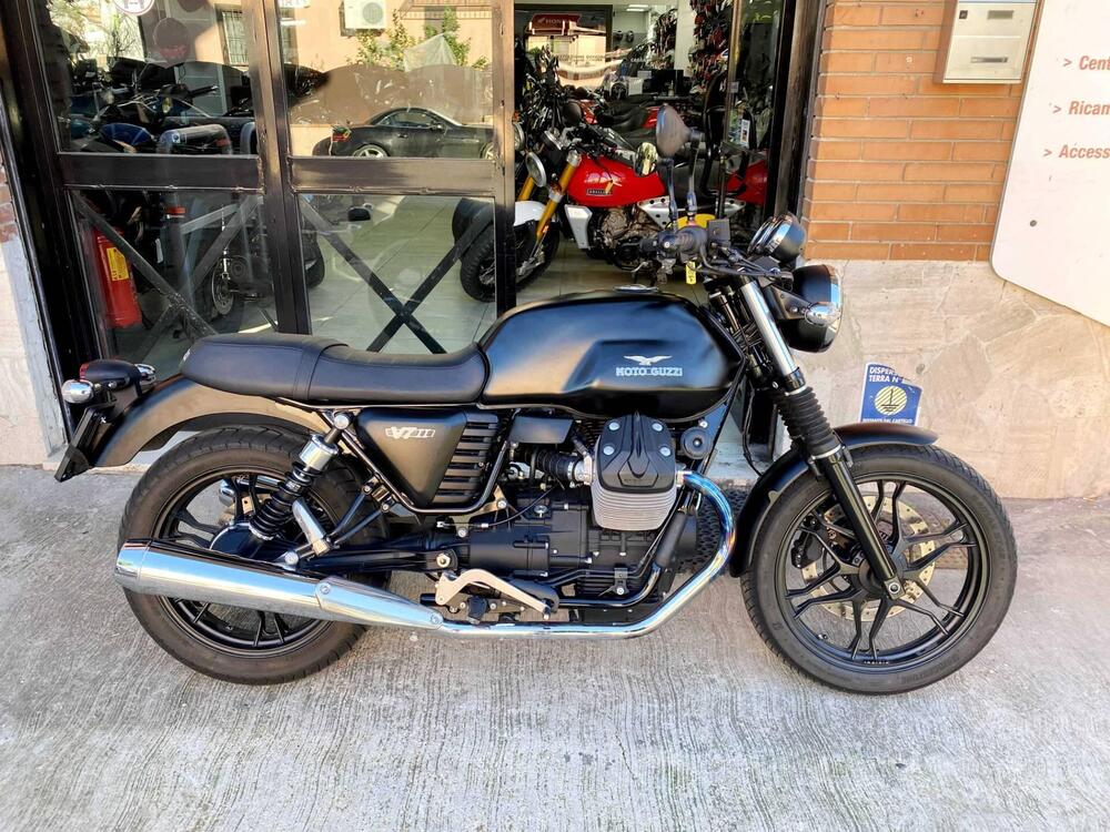 Moto Guzzi V7 II Stone (2015 - 17)