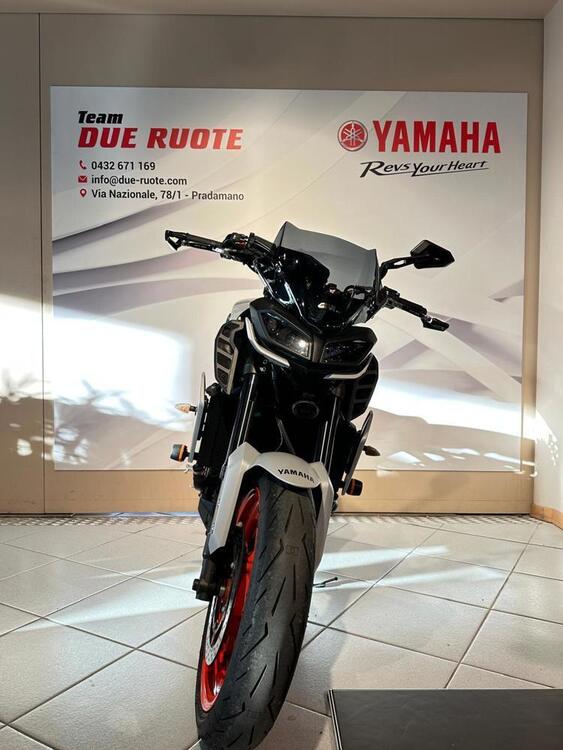 Yamaha MT-09 (2017 - 20) (2)