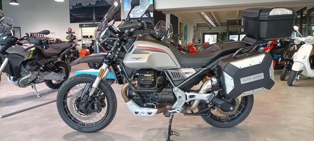 Moto Guzzi V85 TT Travel (2021 - 23) (2)