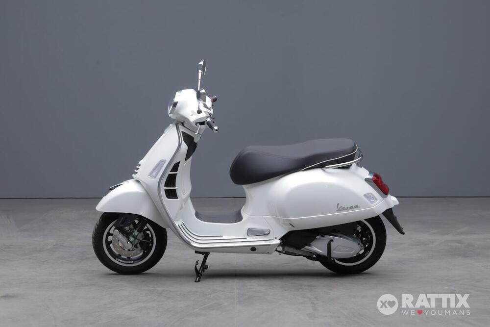 Vespa GTS 300 Super Hpe (2021 - 22) (3)