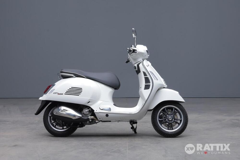 Vespa GTS 300 Super Hpe (2021 - 22) (4)