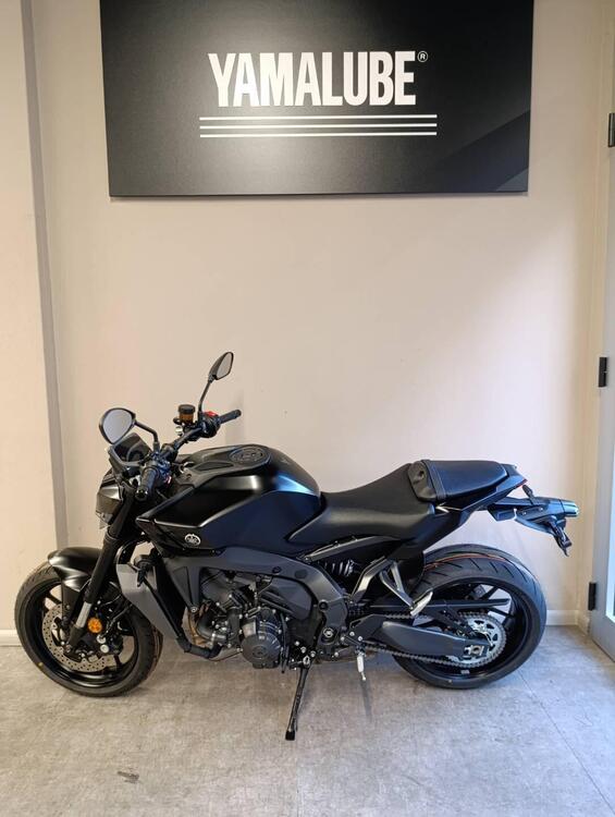 Yamaha MT-09 Y-AMT (2024 - 25) (2)