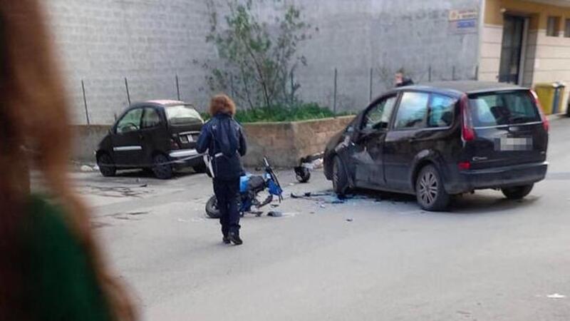 Ragusa, scappano dalla Polizia e poi si schiantano con lo scooter: 15enne in gravi condizioni