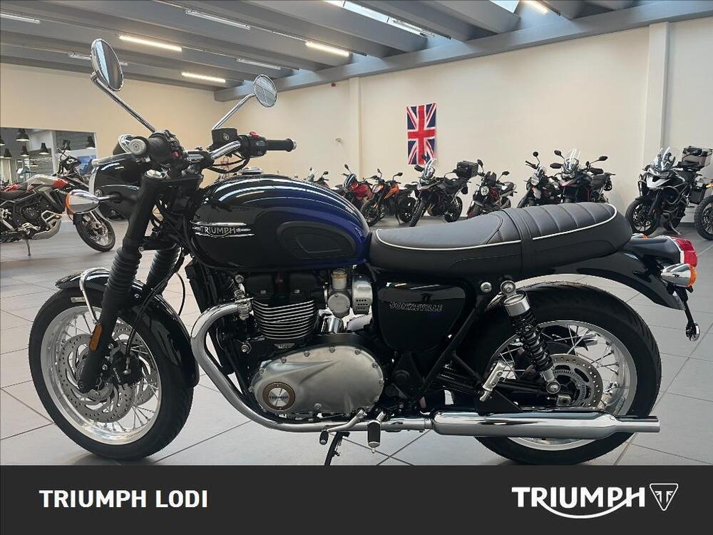 Triumph Bonneville T120 Stealth Edition (2024) (5)