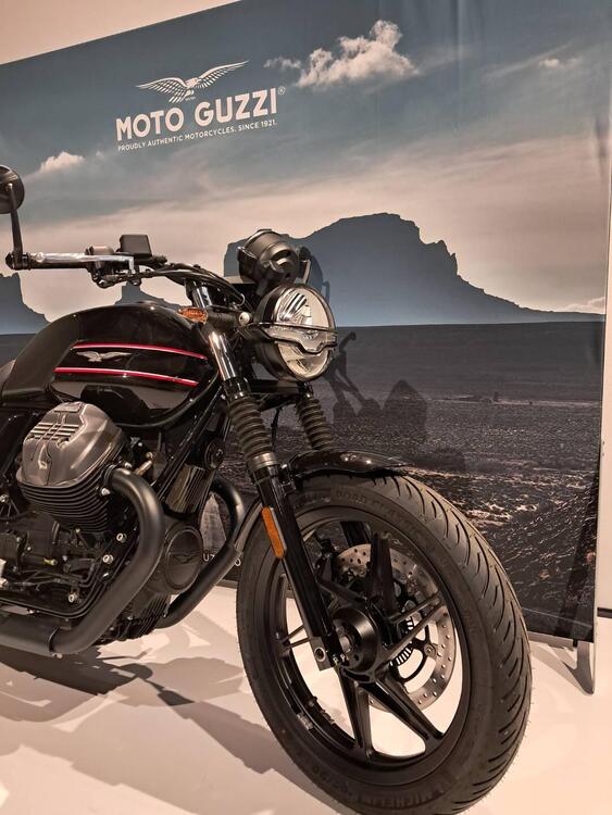 Moto Guzzi V7 Special Edition (2022 - 25) (2)