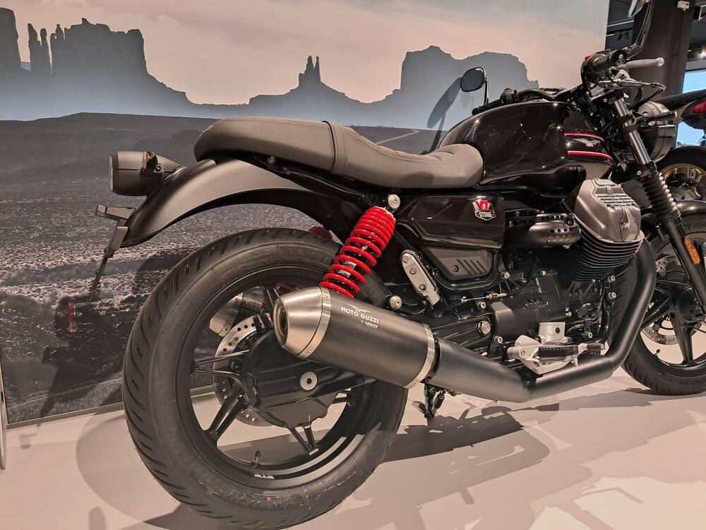 Moto Guzzi V7 Special Edition (2022 - 25) (3)