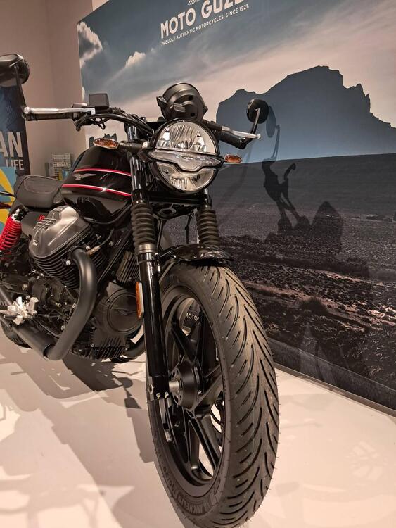 Moto Guzzi V7 Special Edition (2022 - 25) (4)