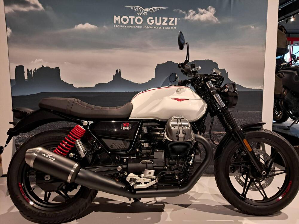 Moto Guzzi V7 Stone Ten (2024 - 25)