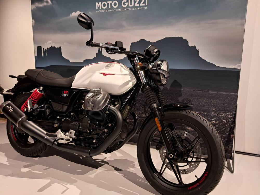 Moto Guzzi V7 Stone Ten (2024 - 25) (3)