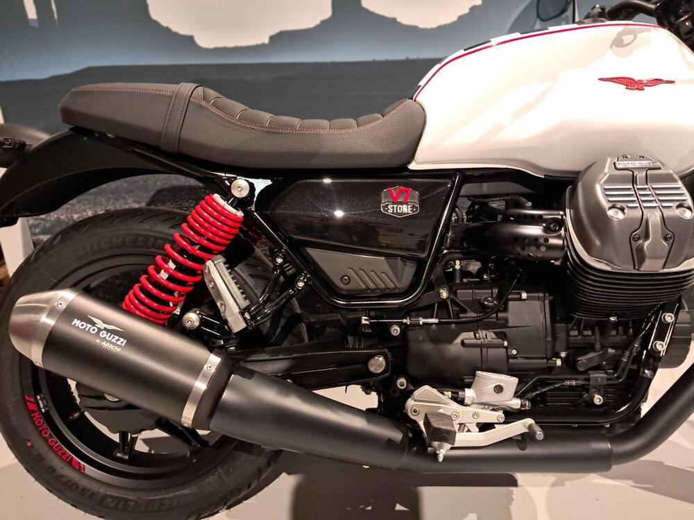 Moto Guzzi V7 Stone Ten (2024 - 25) (4)