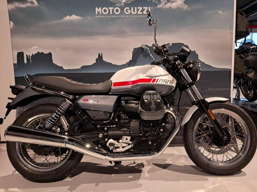 Moto Guzzi V7 Special (2021 - 24)