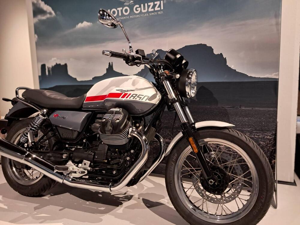 Moto Guzzi V7 Special (2021 - 24) (2)