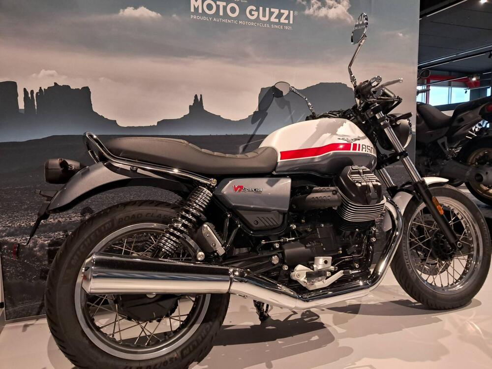 Moto Guzzi V7 Special (2021 - 24) (3)