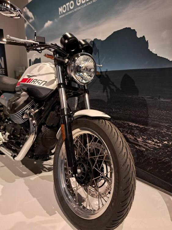 Moto Guzzi V7 Special (2021 - 24) (4)