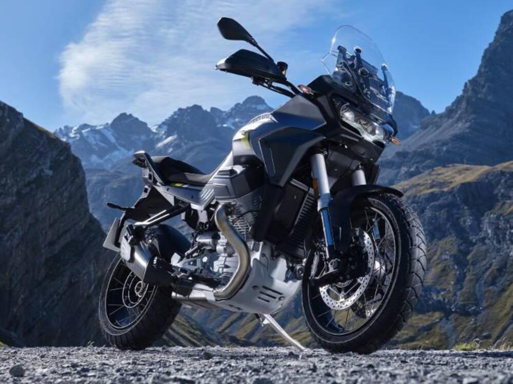 Moto Guzzi Stelvio (2024 - 25)