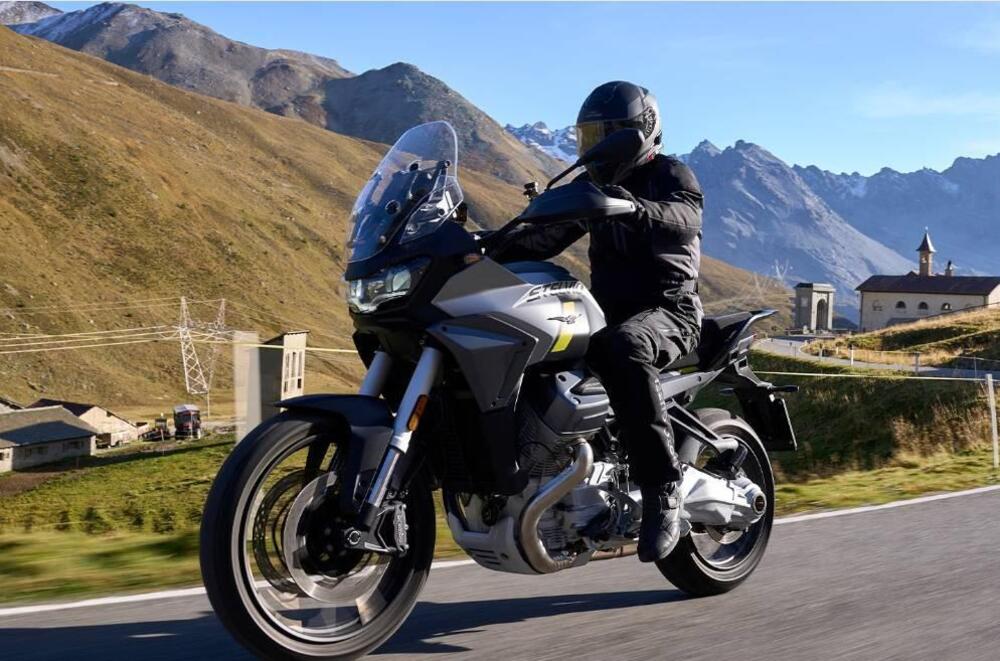 Moto Guzzi Stelvio (2024 - 25) (3)