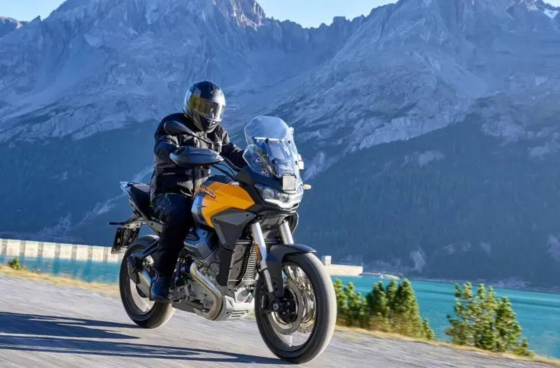 Moto Guzzi Stelvio (2024 - 26) (5)