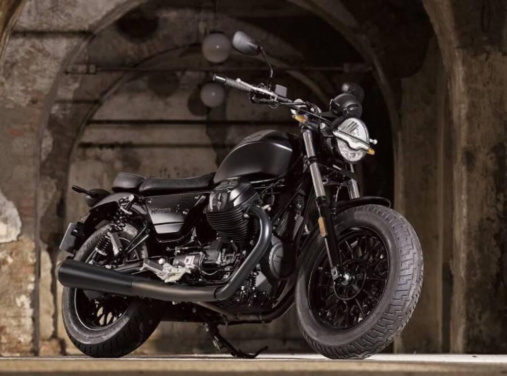 Moto Guzzi V9 Bobber (2021 - 25) (3)