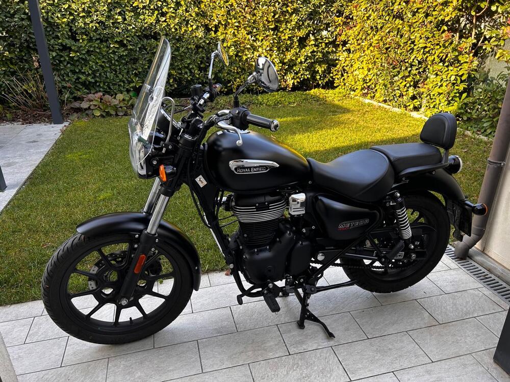 Royal Enfield Meteor 350 Stellar (2021 - 25) (2)