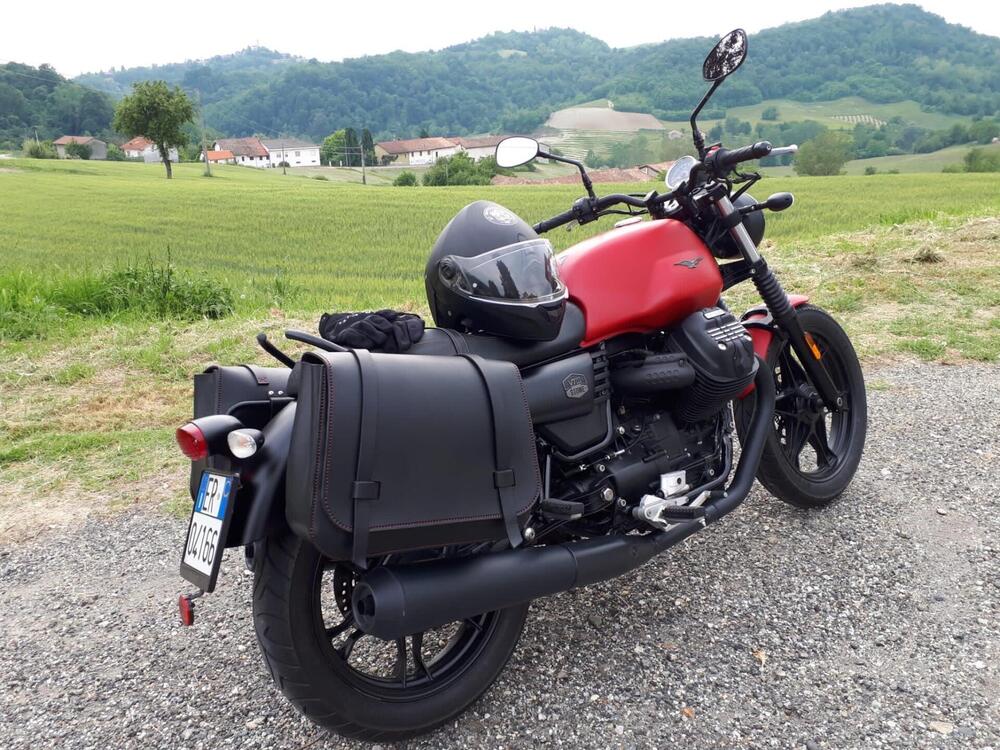 Moto Guzzi V7 III Stone (2017 - 20) (2)